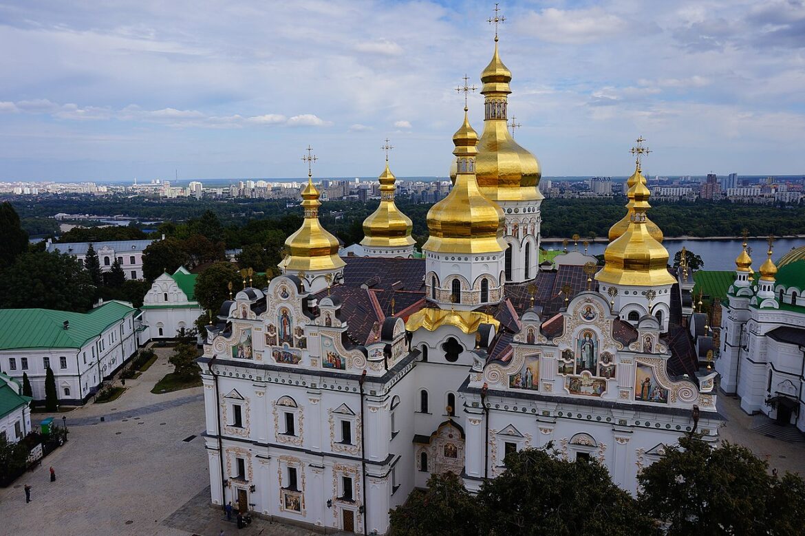 суд відхилено позов монахів щодо повернення києво-печерська лавра