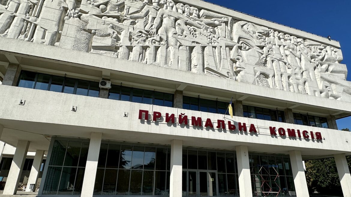 відновлення панно кну імені тараса шевченка ракетна атака
