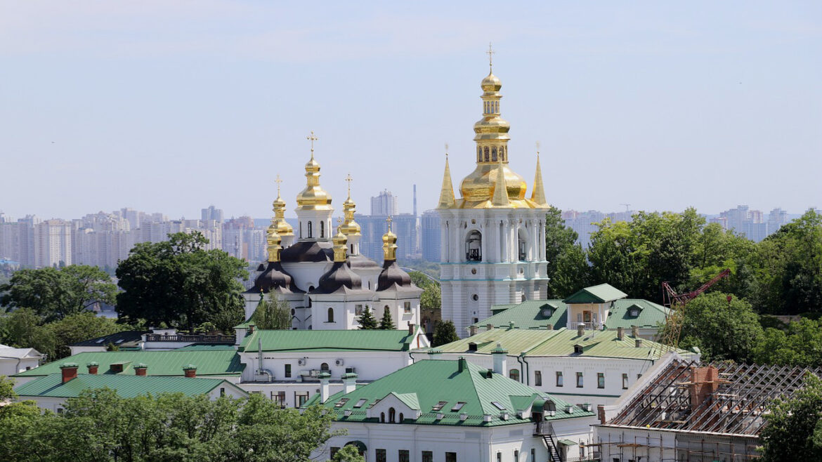 київ рішення суду чоловічий монастир києво-печерська лавра