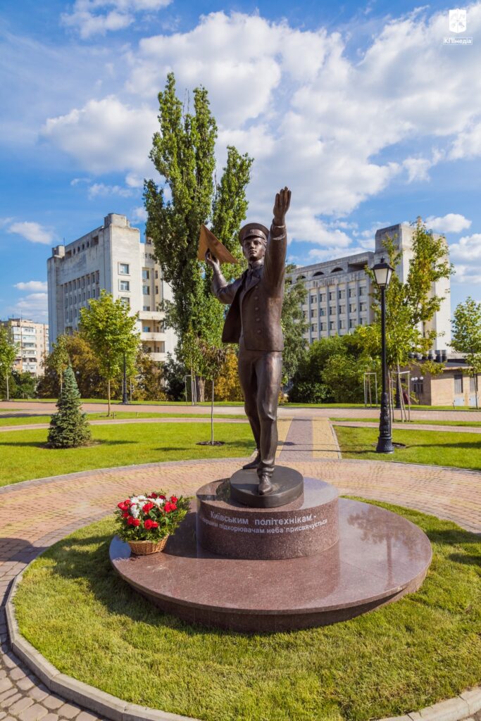 У Солом'янському районі Києва відкрито сквер Авіації.