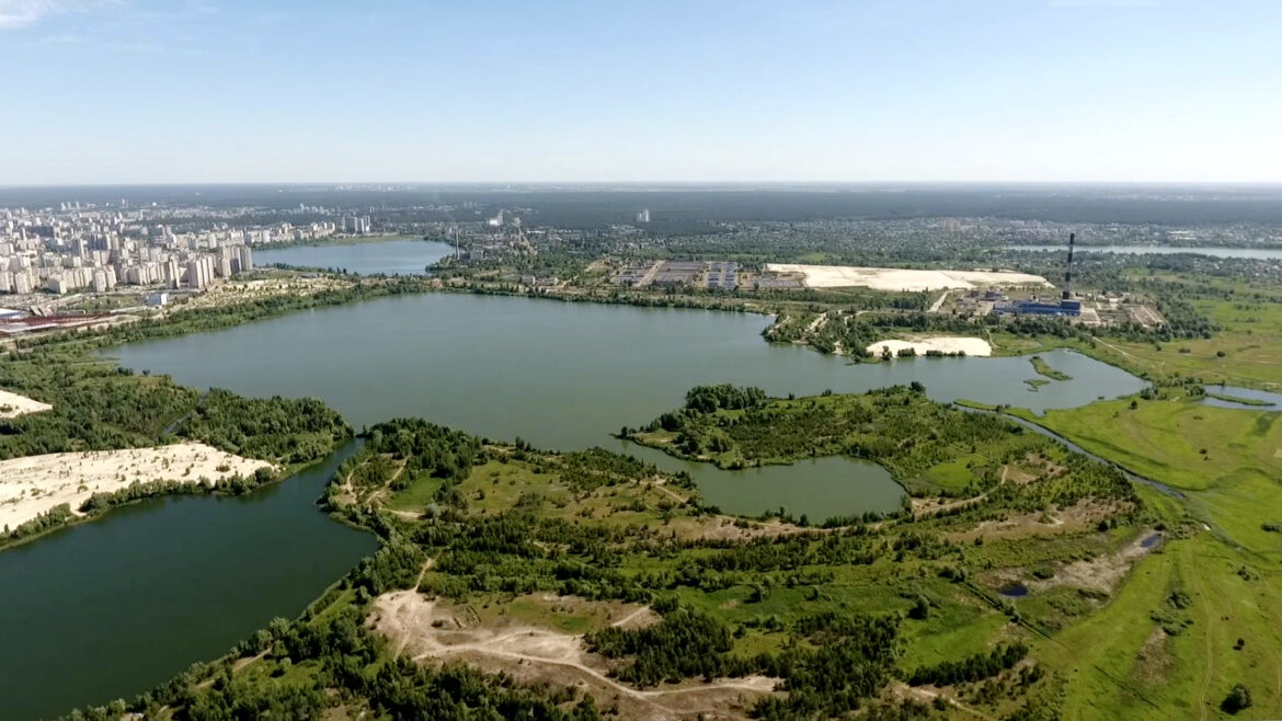 Необхідну кількість голосів набрала петиція до Київради про створення екопарку на Осокорках.