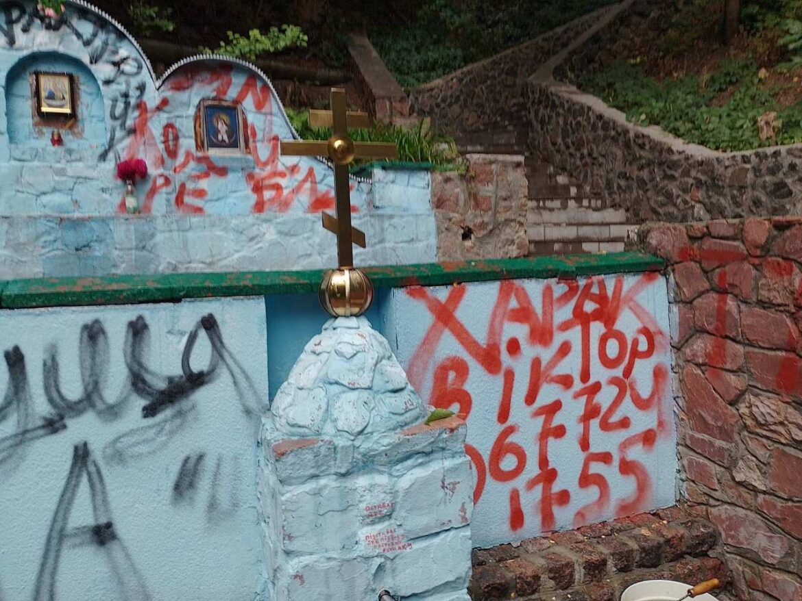Невідомі осквернили православні святині.