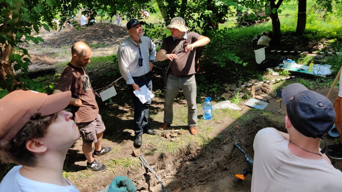 Старовинний будівельний розчин, що знайшли археологи в Києво-Печерській Лаврі, направлено на хімічний аналіз.