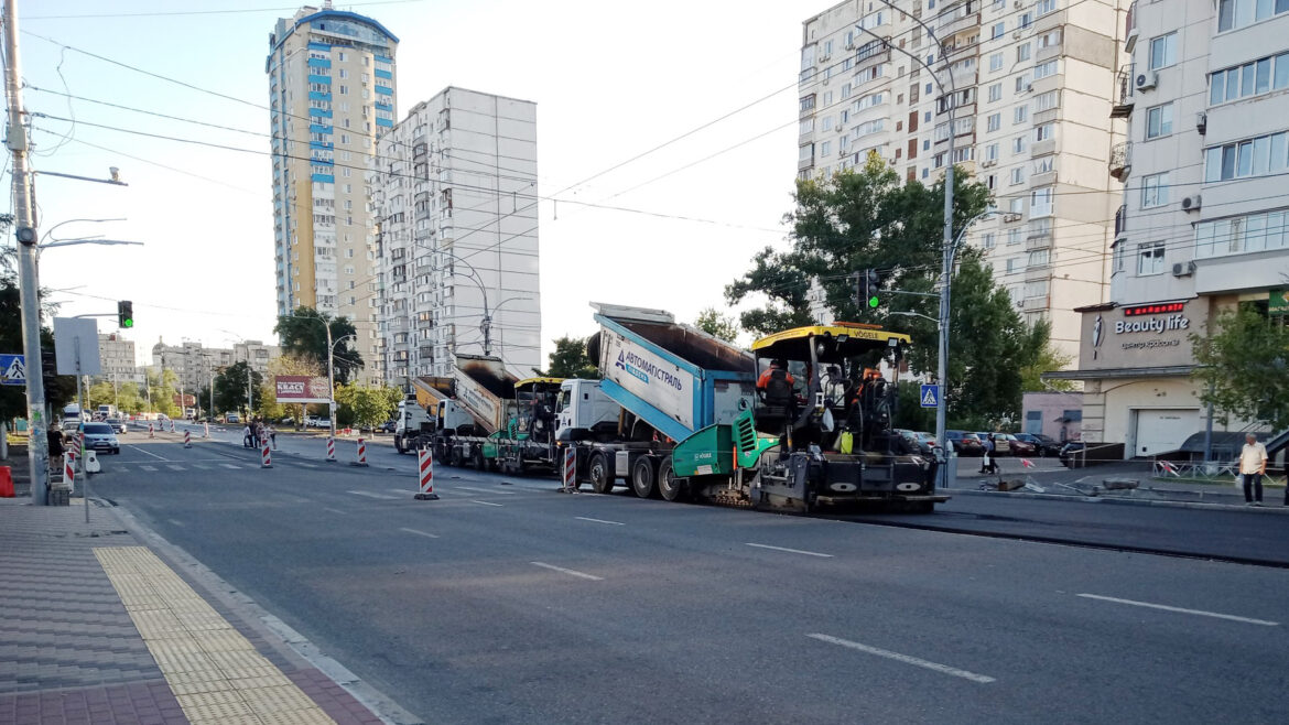 Дорожники повідомили про обмеження руху на проспекті Володимира Івасюка в Києві.