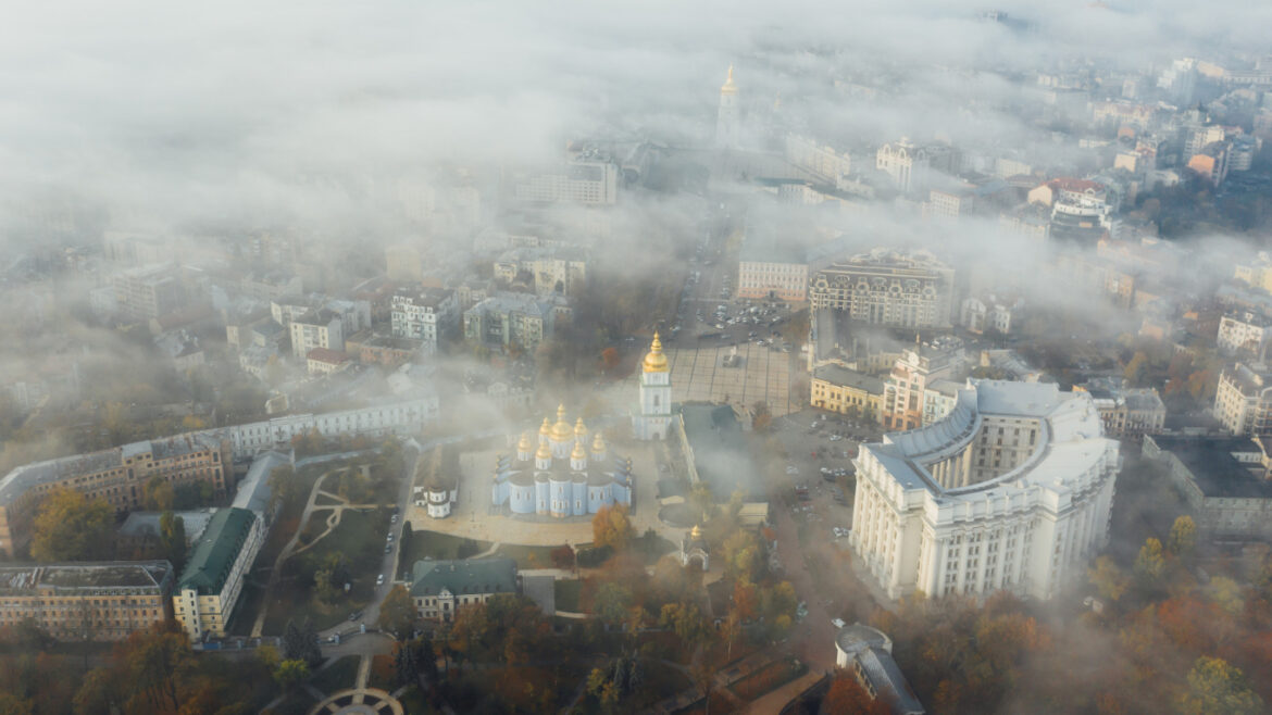 Погода в Києві відзначиться ранковим туманом.
