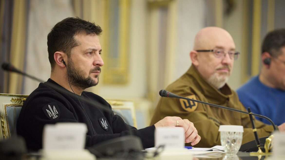 Президент України Володимир Зеленський розповів про намір звільнити міністра оборони України.
