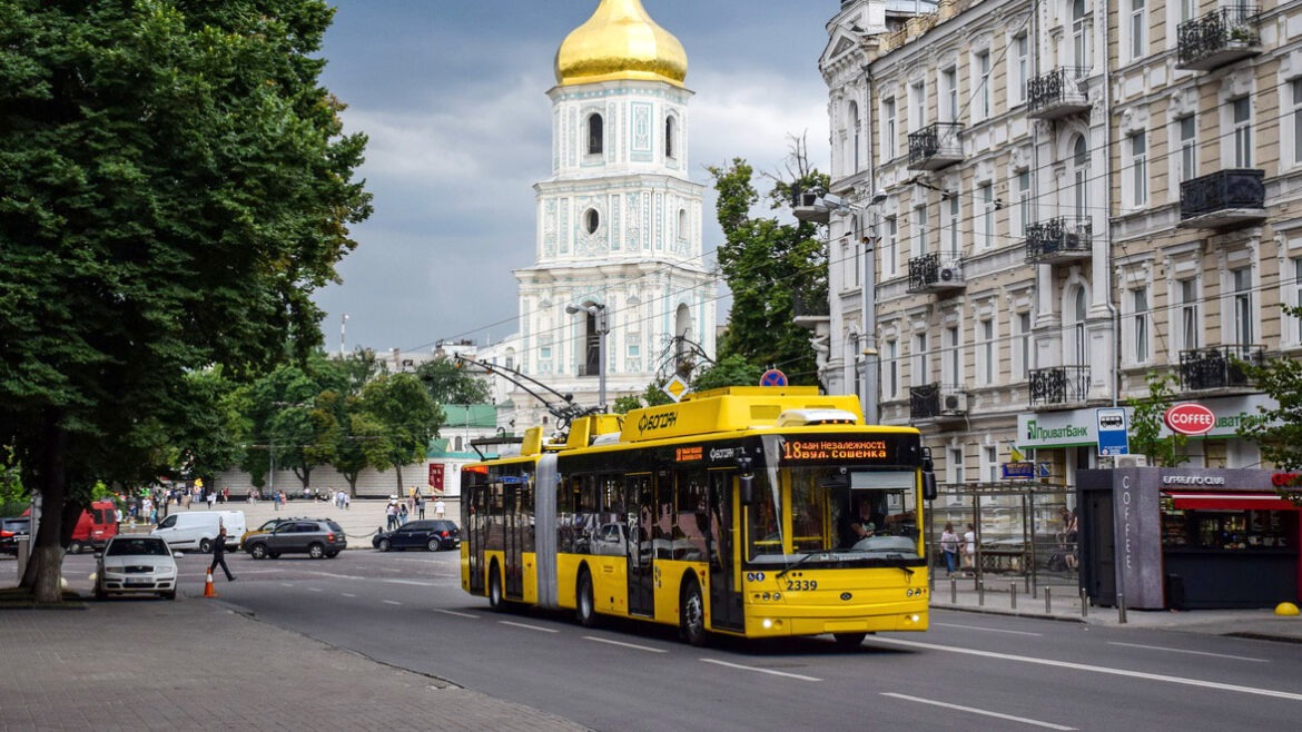 Зареєстровано петицію про продовження роботи громадського транспорту в Києві.