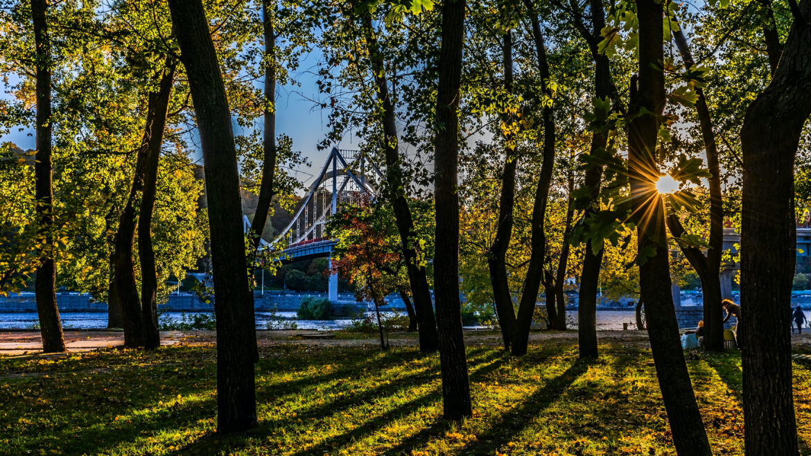 На Трухановому острові в Києві зводять незаконні забудови.