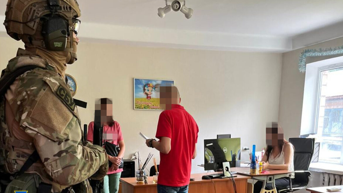 У Києві викрито представників військово-лікарської комісії, які за хабарі допомагали чоловікам уникати мобілізації.