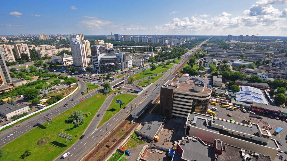 Повідомляють про обмеження руху у зв'язку з ремонтом шляхопроводу біля метро "Лівобережна".