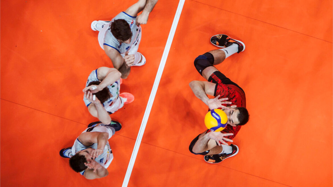 Збірна України з волейболу провела свій третій матч в олімпійському відборі серед чоловіків і програла команді Італії.