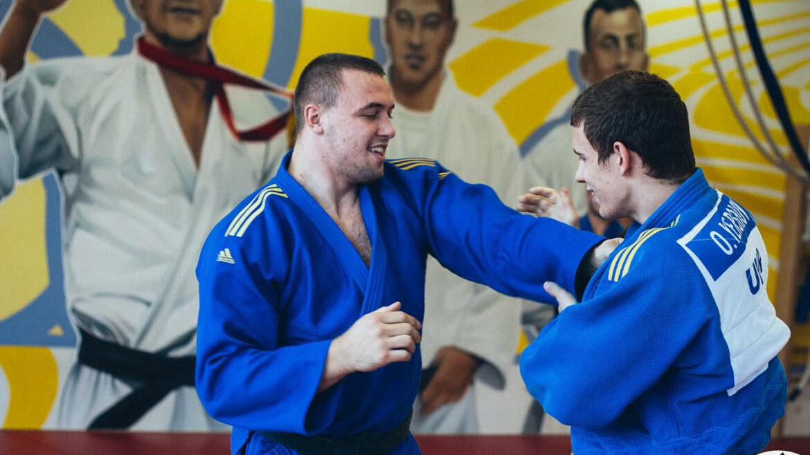 Українська збірна з дзюдо відмовилася від бойкоту через допуск росіян та білорусів до участі в чемпіонаті Європи і виступатиме в ньому.