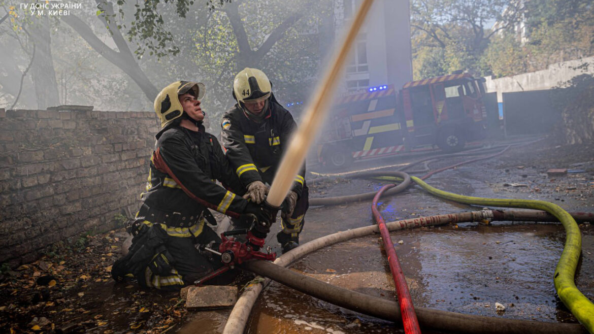 Неподалік від метро «Голосіївська» сталася масштабна пожежа.