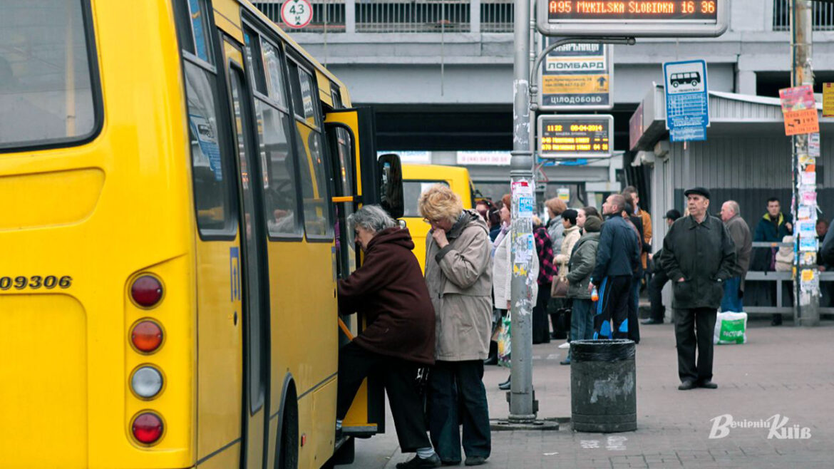 У Київраді зареєстровано петицію щодо безготівкової оплати в маршрутках.