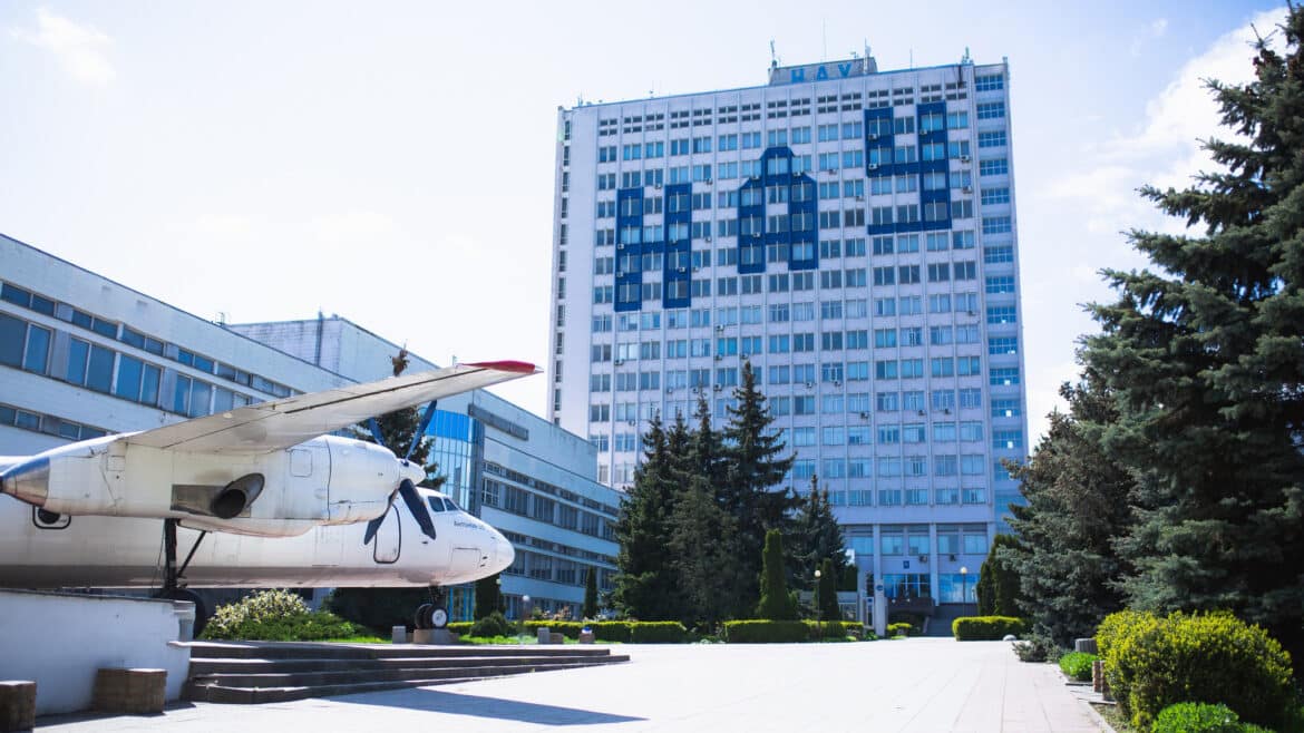 У Києві НАУ передав корпуси для харківського університету імені Івана Кожедуба.