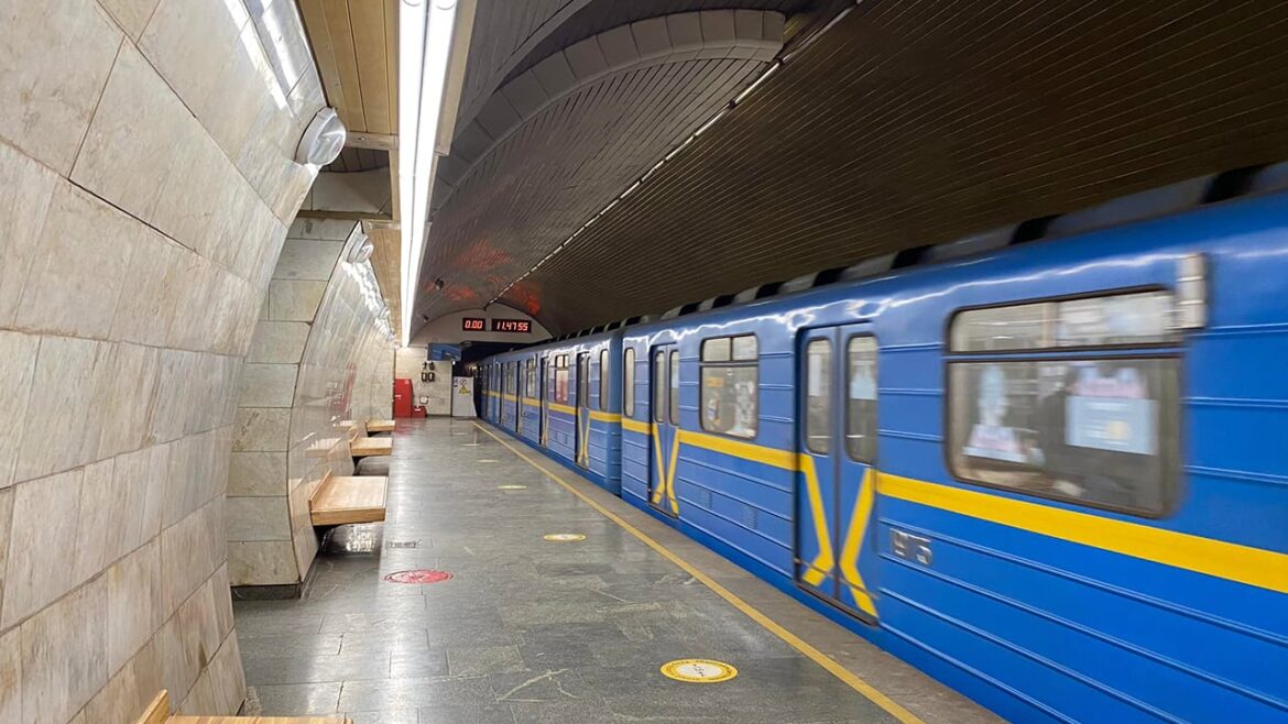 У столичному метро скоротили інтервали між поїздами.