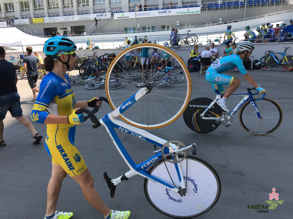 Спортсмени на київському велотреку