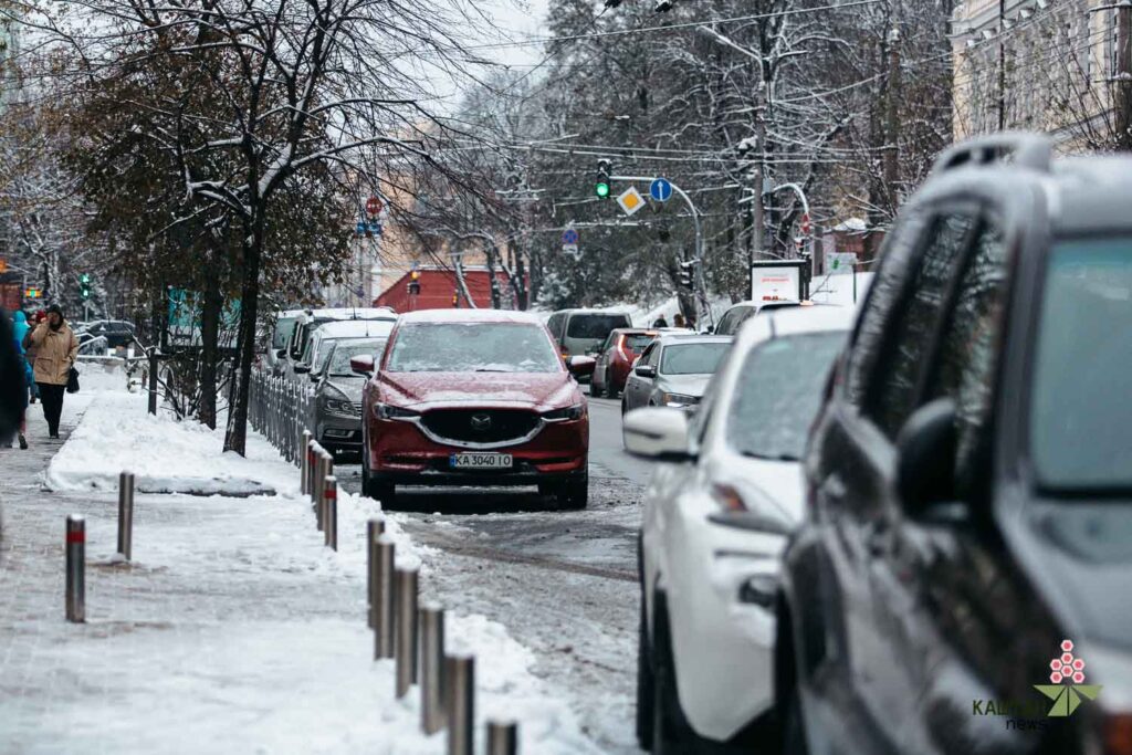 Припарковані авто