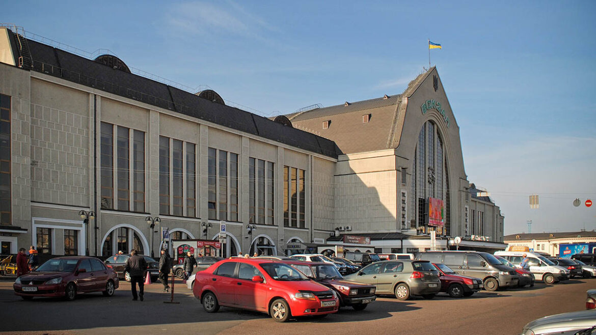 Кияни просять міську владу навести лад з МАФами на Центральному залізничному вокзалі.