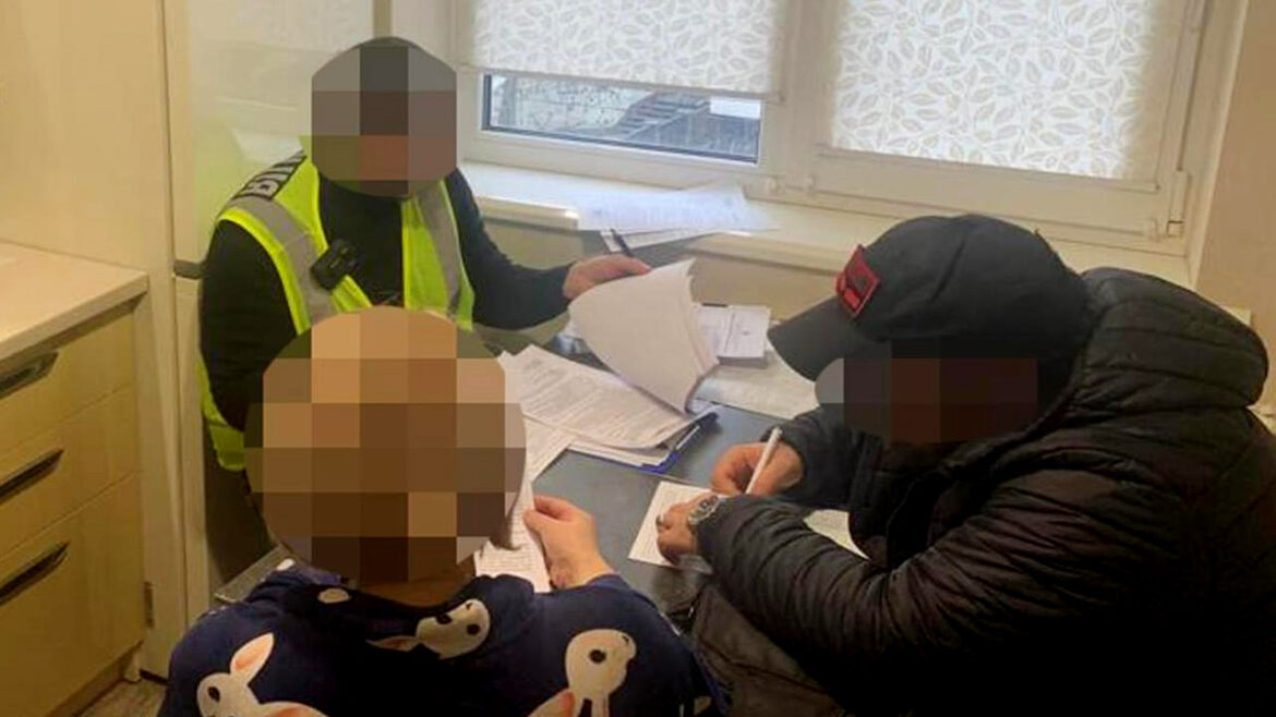 У Шевченківському районі викрито розкрадання під час закупівлі біотуалетів.