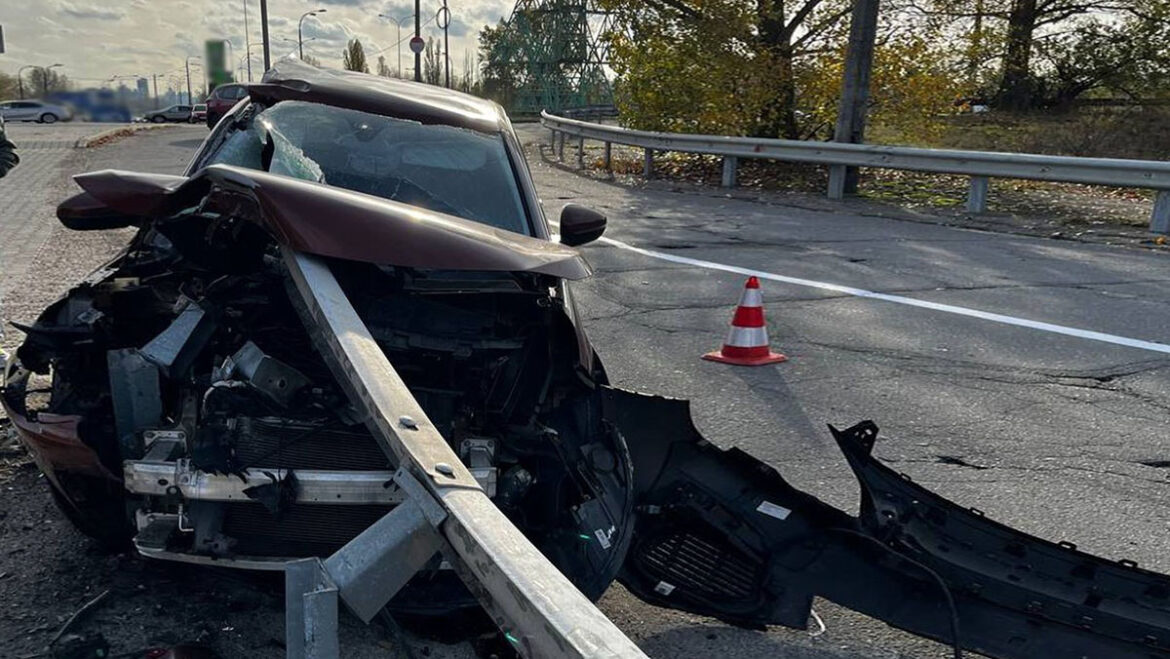 Поліція назвала основні причини автопригод з постраждалими - це порушення правил маневрування та перевищення безпечної швидкості.