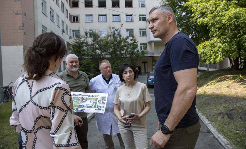 Віталій Кличко в госпіталі для ветеранів у Пущі-Водиці