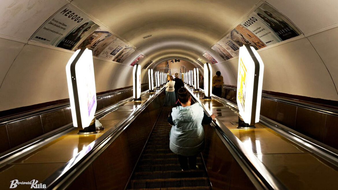 Названо поширені причини травмування пасажирів у метро.