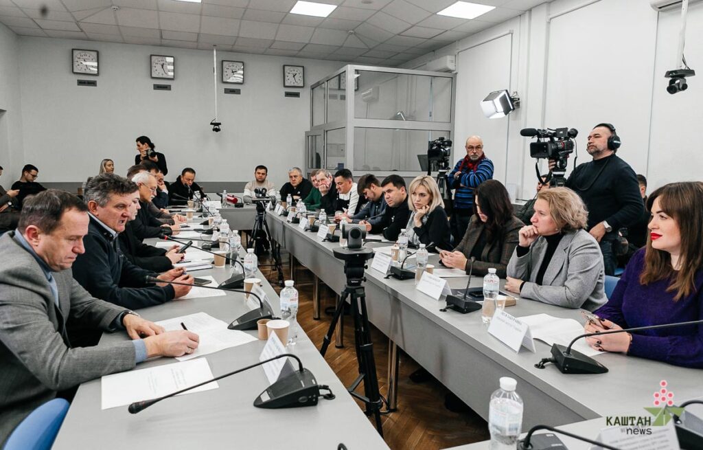 Учасники дискусії на тему: «Майбутнє Києва: місто, яке оминула децентралізація»