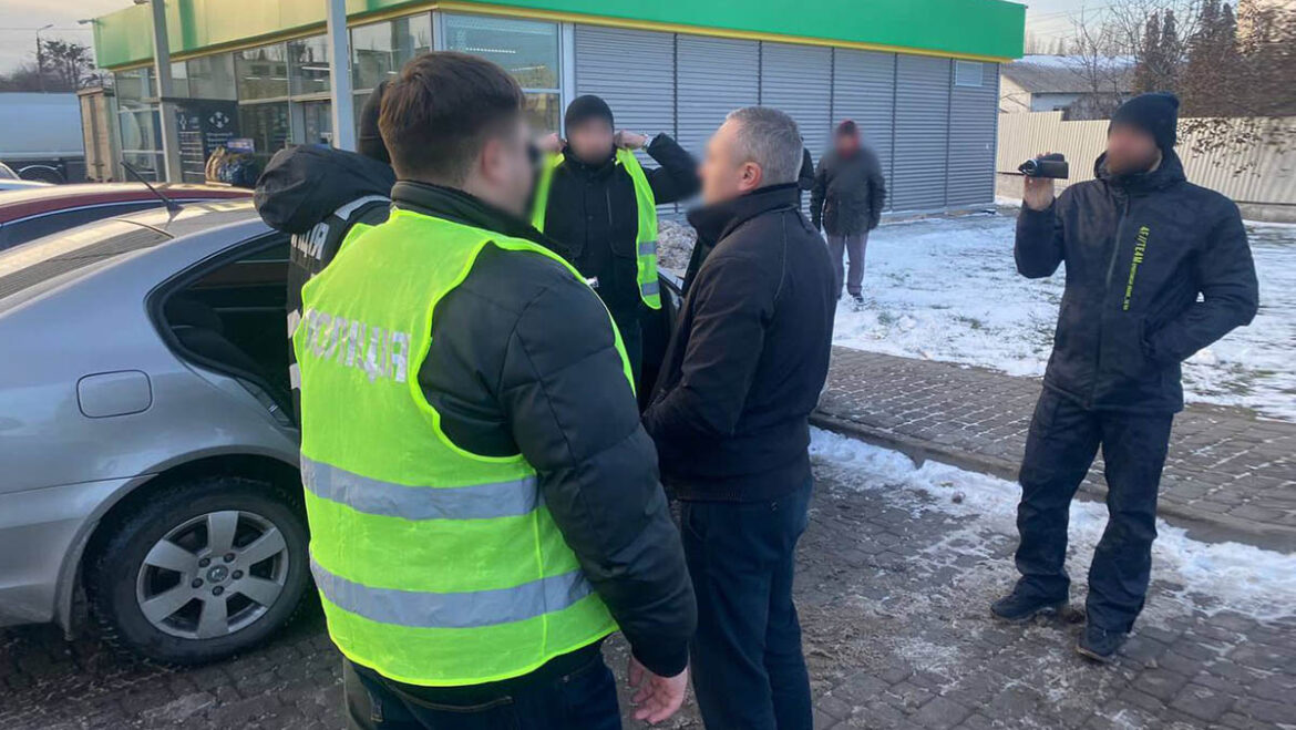 За асфальтування вулиці посадовець узяв хабар.