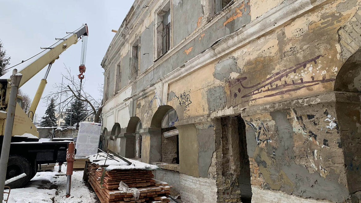 Суд зобов'язав правоохоронців відкрити кримінальне провадження за фактом незаконних робіт на історичній пам'ятці, що на території Києво-Могилянської академії.