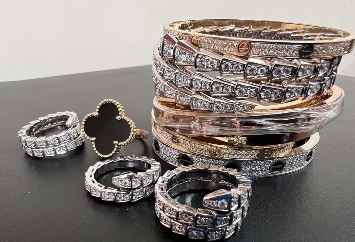 Припинено контрабанду золота та діамантів.