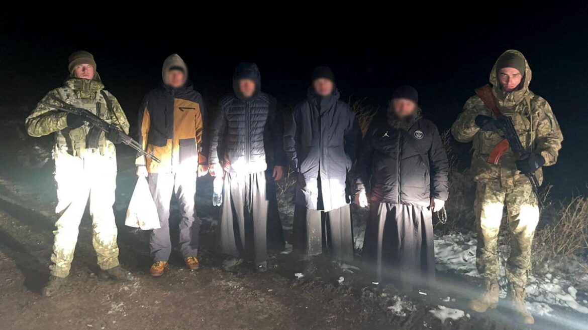 Казначея Лаври та його спільників затримано за незаконний перетин кордону.