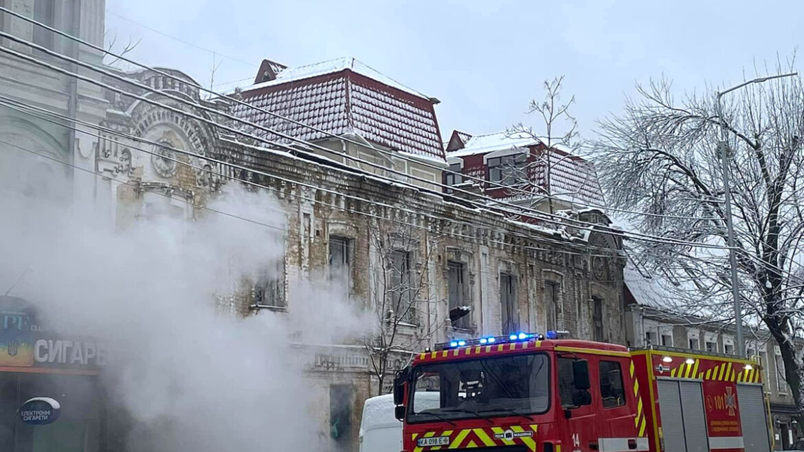 На Подолі горить садиба Продаєвича-Лунєва.