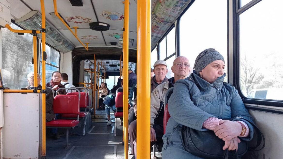 Зареєстровано петицію про обмеження реклами в громадському транспорті.