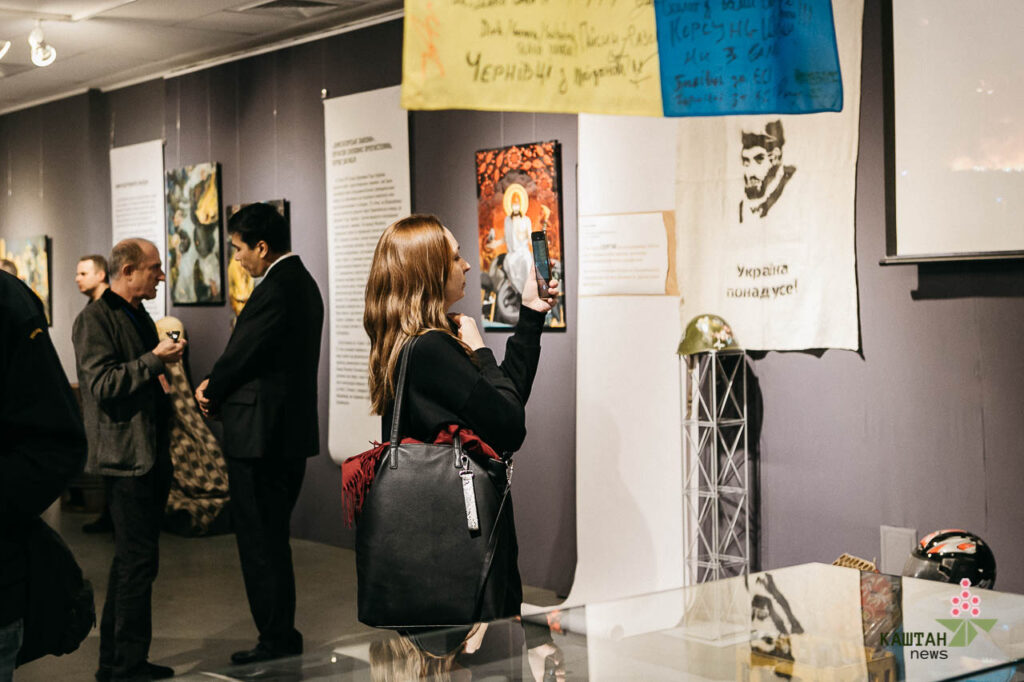 "Земні шляхи Небесної Сотні"