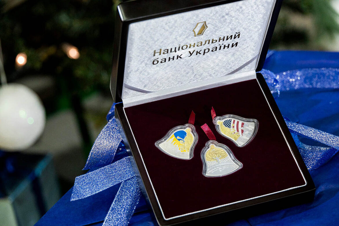 НБУ ввів монети, присвячені Різдву.