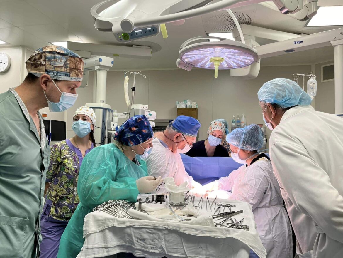 Лікарі НДСЛ "Охматдит" врятували хлопчика, який проковтнув 20 магнітів іграшкового конструктора.