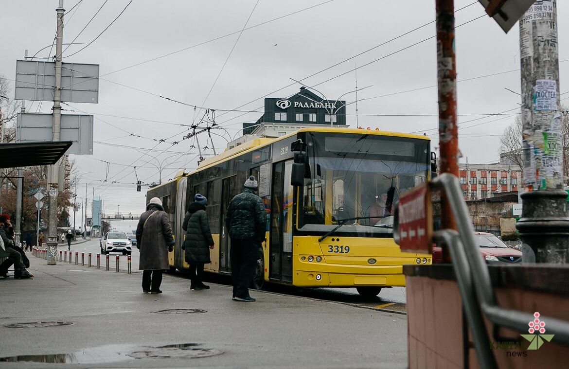 Зареєстровано петицію щодо відновлення ранкового курсування транспорту.