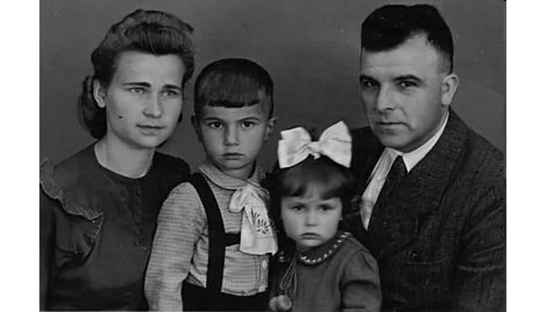 Ліна Костенко в дитинстві