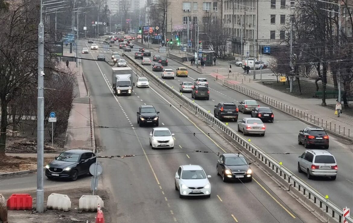 Чергові ремонти доріг.