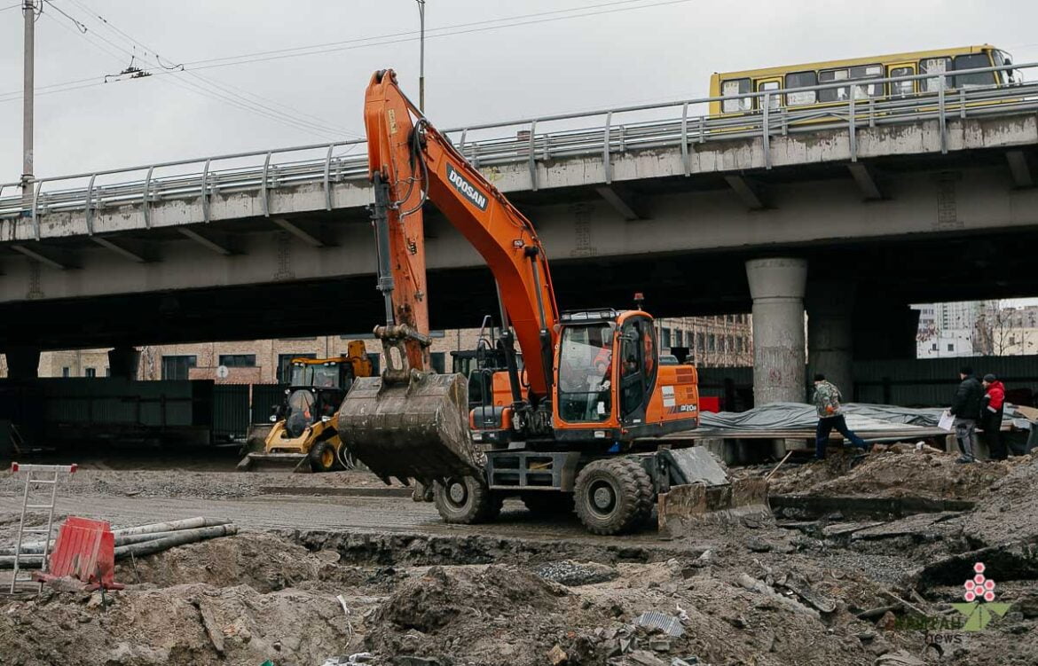 Роботи над аварійною ділянкою метро.