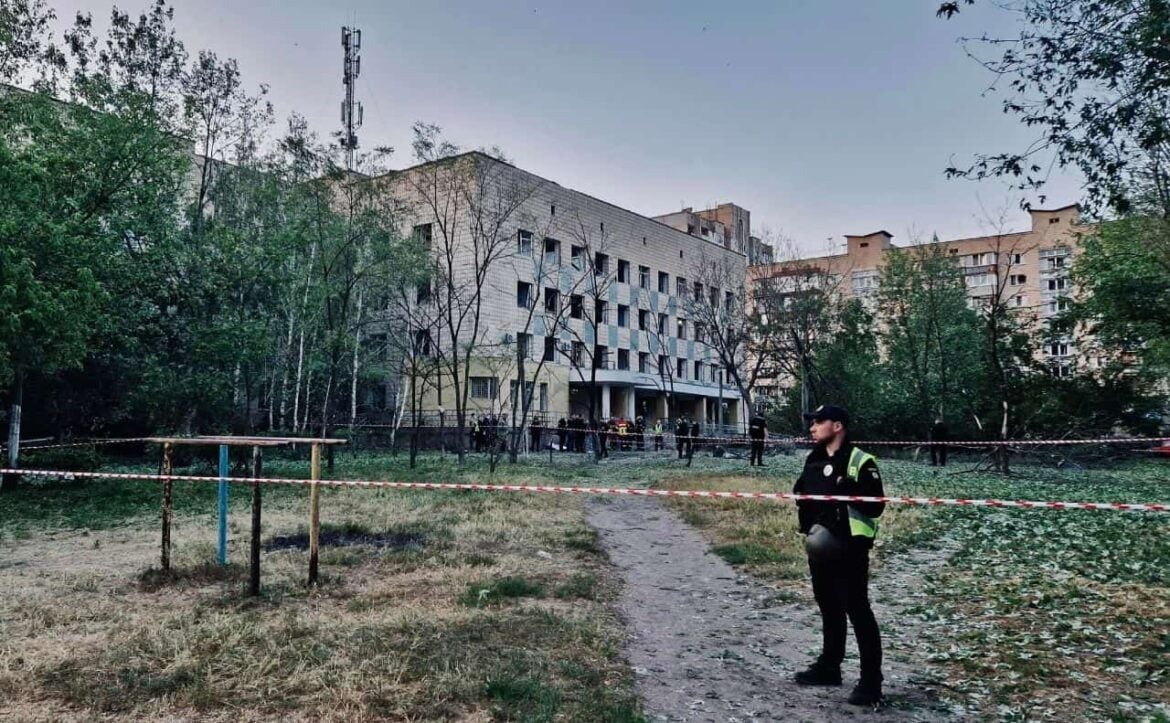 Суд призначив до розгляду справу проти столичних чиновників, через дії яких людей не пустили до укриття у лікарні під час ракетного обстрілу 1 червня.