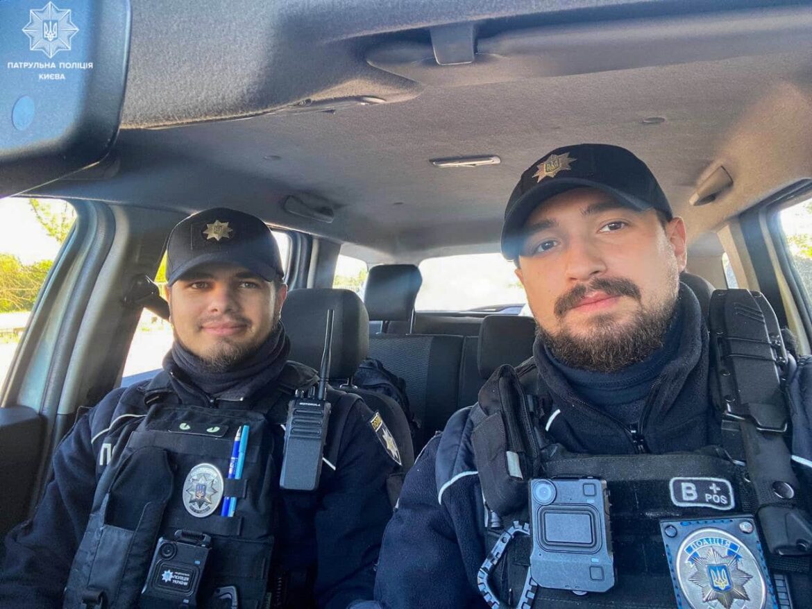 У Солом’янському районі поліцейський патруль врятував чоловіка, який намагався вкоротити собі віку.