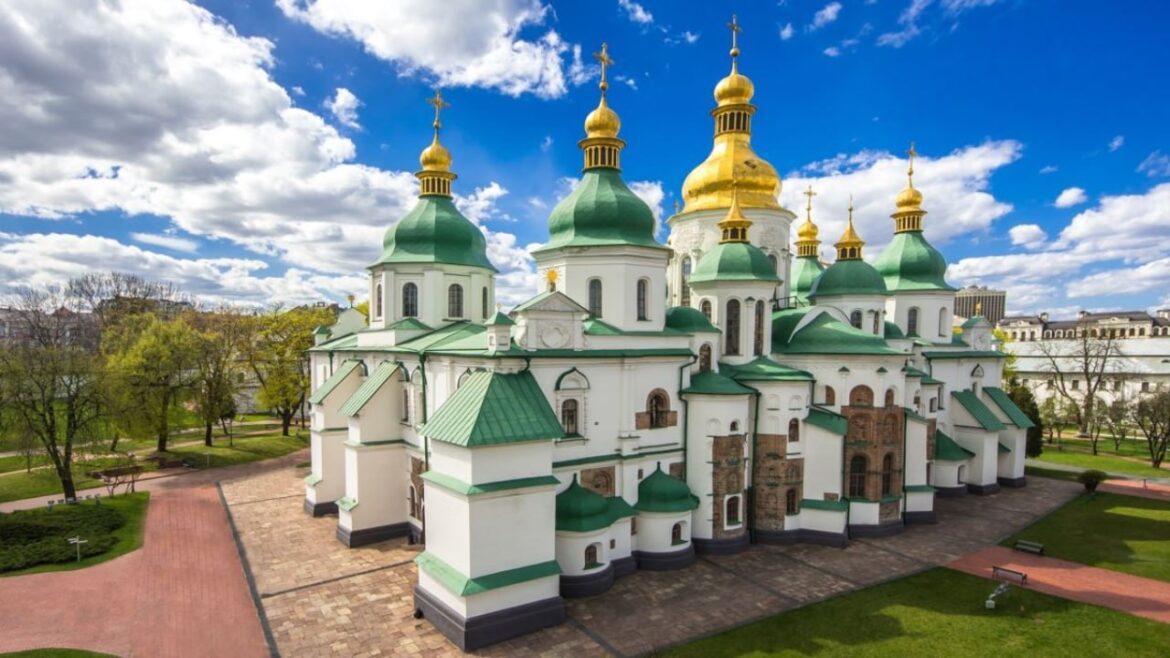 Кияни та гості міста зможуть відвідати без квитка Софійський собор, Андріївську церкву та ще сім музеїв