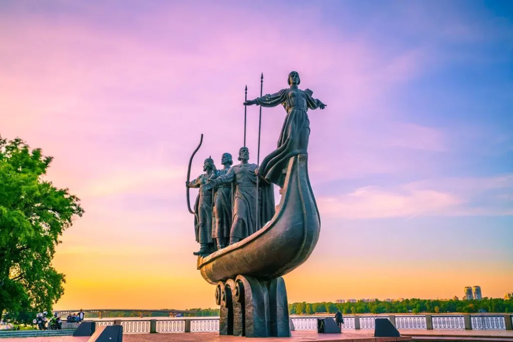 Пам'ятник засновникам Києва