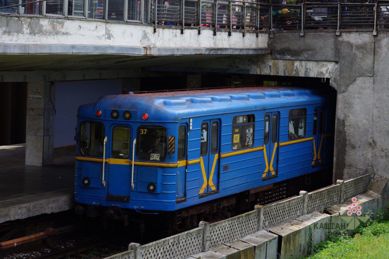 Метро Чернігівська