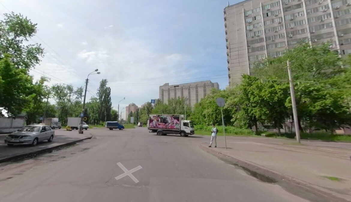 Сьогодні від ранку до вечора в районі станції метро Чернігівська через дорожні роботи буде ускладнено рух транспорту.