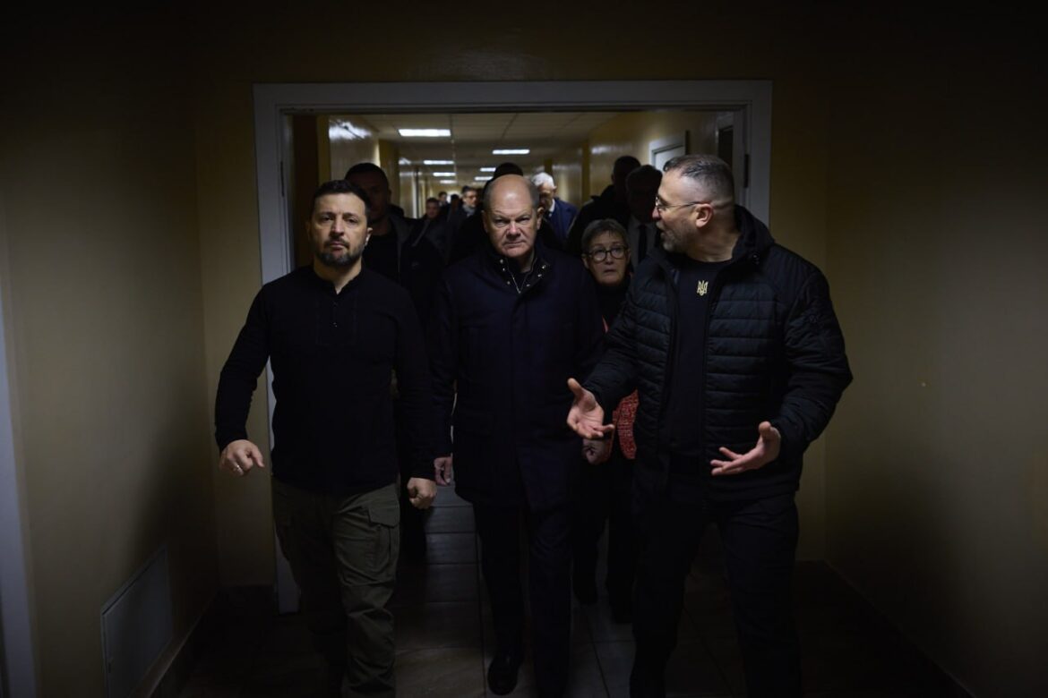 Президент Володимир Зеленський заявив, що нещодавні кадрові перестановки в Збройних Силах України «не останні»