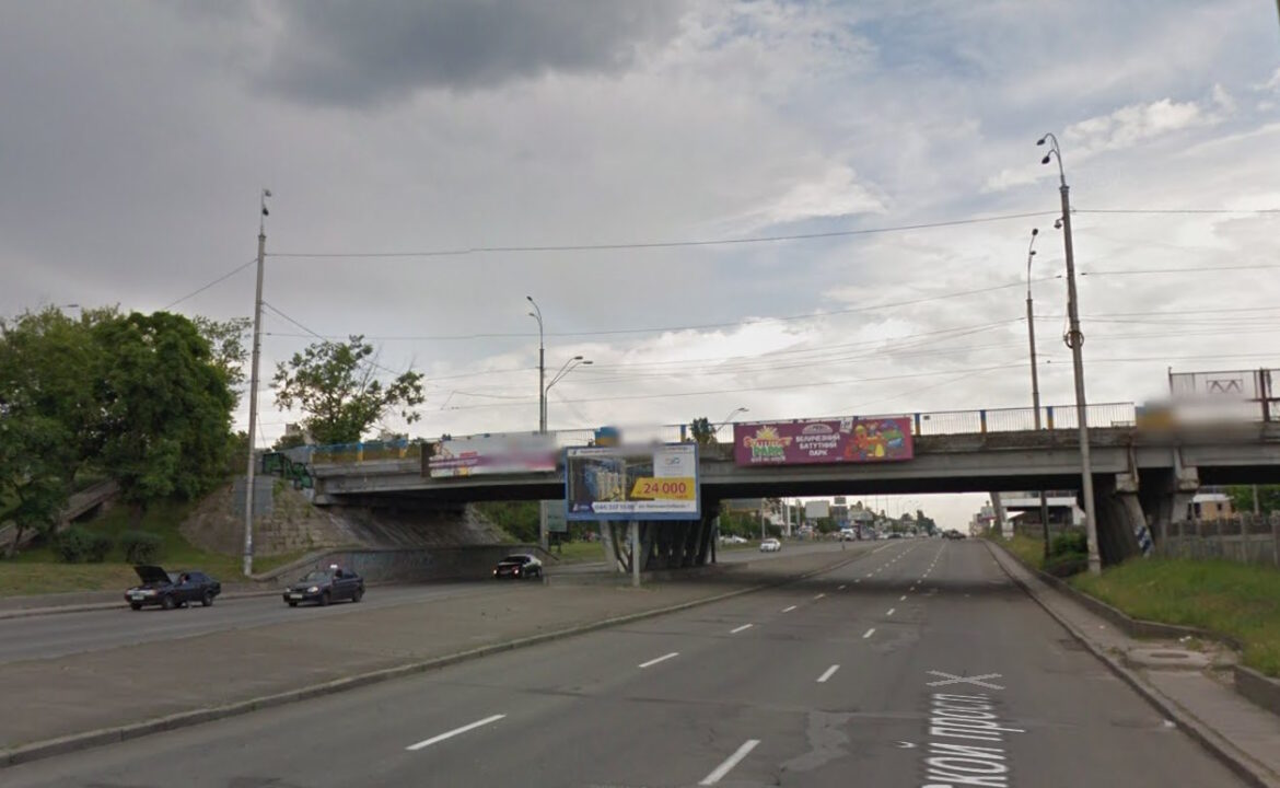 Починаючи з сьогоднішнього дня і до серпня через дорожні ремонтні роботи буде ускладнено рух транспорту на виїзді з Києва Броварським проспектом.