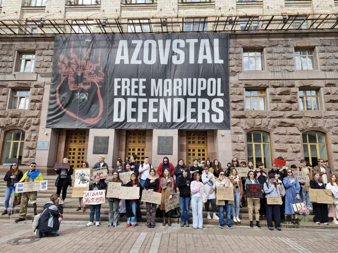 Біля будівлі КМДА проходить масовий мітинг проти корупції.